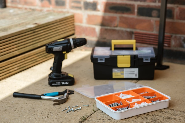 drill,%20tool%20box,%20box%20of%20screws%20and%20nails%20and%20a%20hammer%20on%20sidewalk drill,%20tool%20box,%20box%20of%20screws%20and%20nails%20and%20a%20hammer%20on%20sidewalk